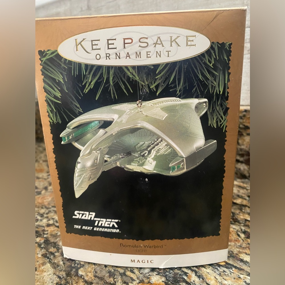 🎄 HALLMARK STAR TREK THE NEXT GENERATION “ROMULAN WARBIRD” KEEPSAKE ORNAMENT.
